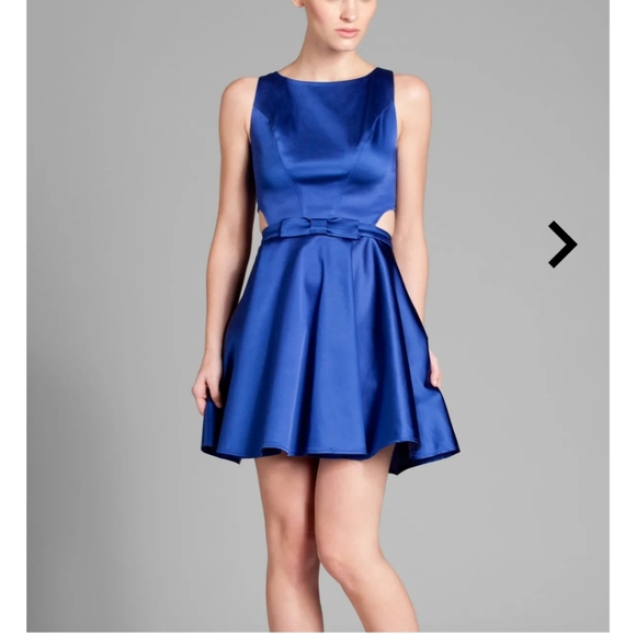 Dress - Picture 1 of 4